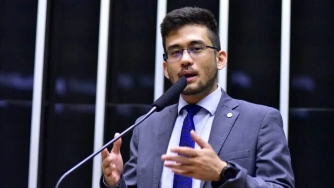 Kim Kataguiri anuncia saída do União Brasil para o partido do MBL